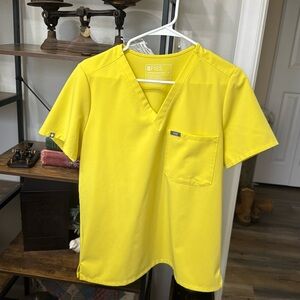 Yellow figs scrub set